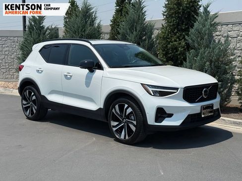 Used 2025 Volvo XC40 B5 Plus AWD/4WD image 10