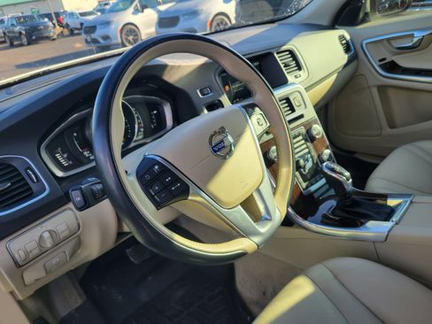 Used 2015 Volvo S60 T5 Platinum image 6