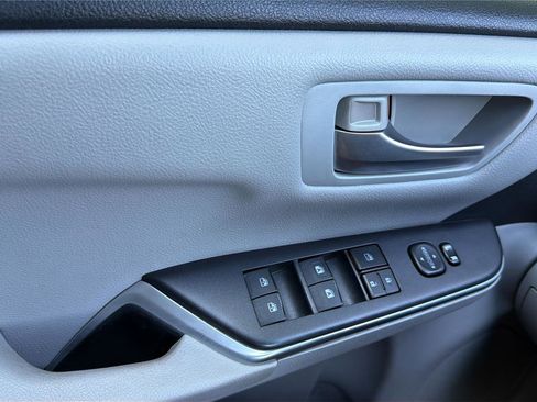 Used 2015 Toyota Camry LE FWD image 22
