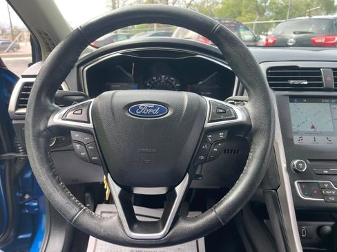 Used 2017 Ford Fusion SE w/ Fusion SE Technology Package FWD image 17