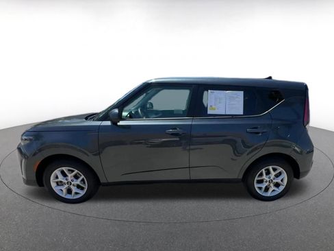 Used 2025 Kia Soul LX w/ LX Technology Package FWD image 9