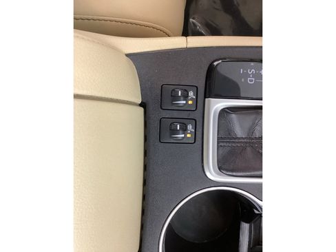 Used 2019 Toyota Highlander XLE AWD/4WD image 30