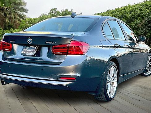 Used 2018 BMW 320i xDrive Sedan image 2