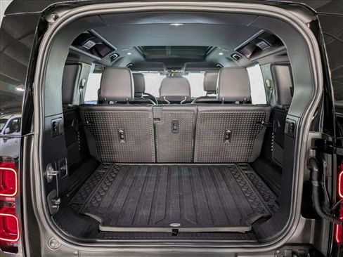 Used 2024 Land Rover Defender 110 S image 7