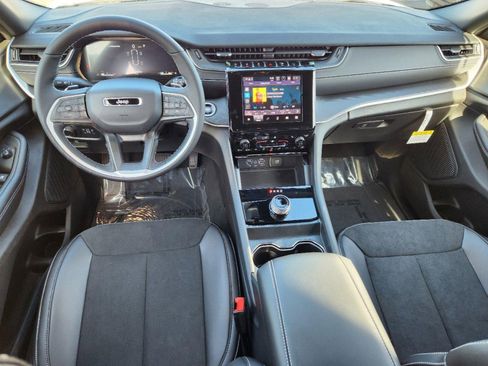 New 2025 Jeep Grand Cherokee L Altitude image 15