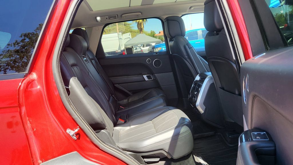 Used 2019 Land Rover Range Rover Sport HSE AWD/4WD image 24