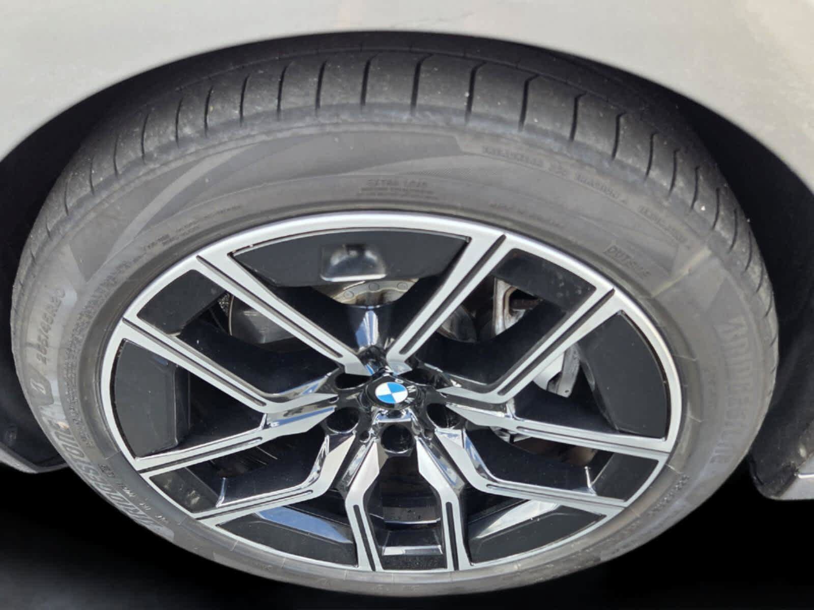 Used 2023 BMW 740i w/ Parking Assistance Package RWD image 9