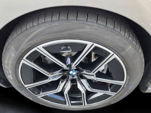 Used 2023 BMW 740i w/ Parking Assistance Package RWD image 9