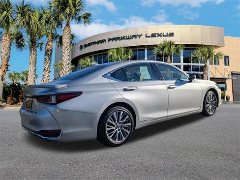 Certified 2021 Lexus ES 300h w/ Premium Package image 5