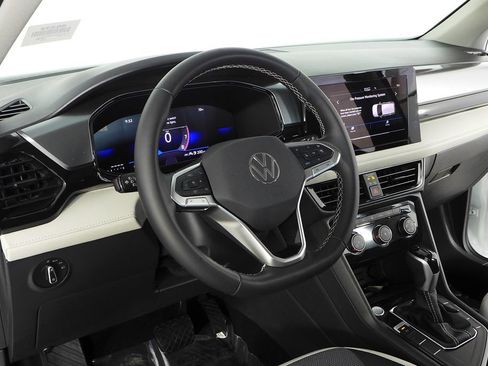 Certified 2025 Volkswagen Taos S FWD image 30