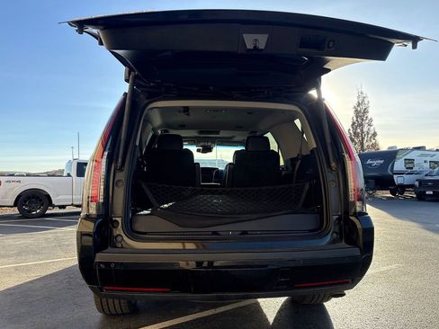 Used 2015 Cadillac Escalade Premium image 27