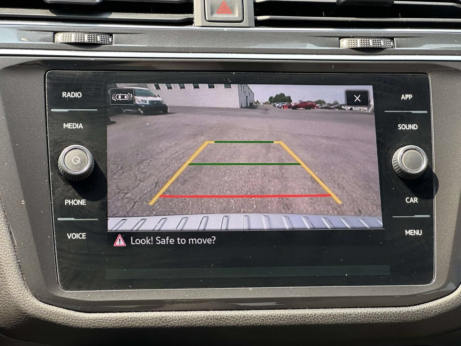 Used 2023 Volkswagen Tiguan SE w/ Panoramic Sunroof Package AWD/4WD image 18