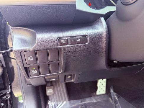 Used 2017 Lexus IS 350 F Sport w/ F Sport Package image 18