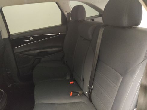 Used 2019 Kia Sorento AWD V6 image 18