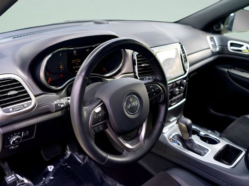 Used 2020 Jeep Grand Cherokee Altitude RWD image 10