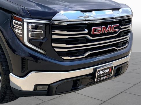 Used 2023 GMC Sierra 1500 SLT AWD/4WD image 29