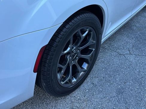 Used 2018 Chrysler 300 S image 40