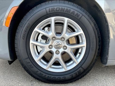 Used 2022 Chrysler Pacifica Touring-L image 27