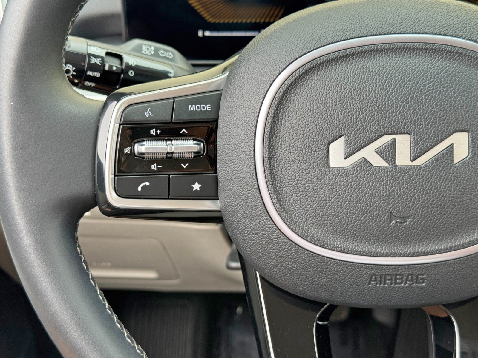 Used 2025 Kia Sorento EX w/ Panoramic Sunroof Package FWD image 20
