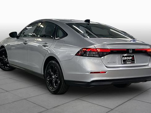 Used 2025 Honda Accord SE image 11