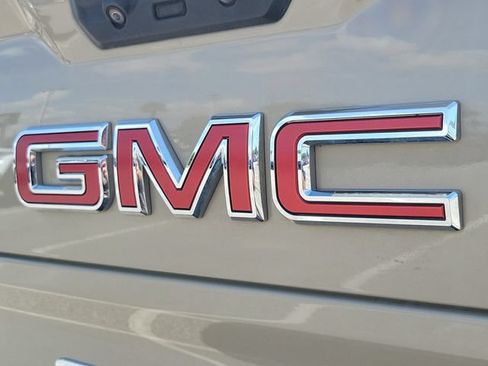 Used 2023 GMC Sierra 1500 AT4 w/ AT4 Premium Package AWD/4WD image 8