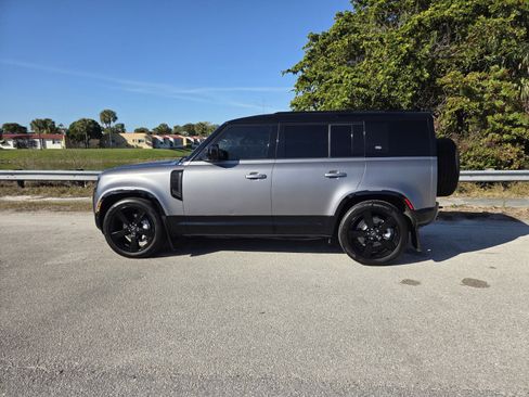 Certified 2023 Land Rover Defender 110 X-Dynamic SE image 7