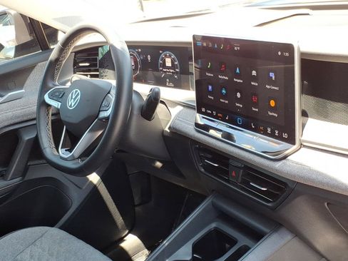 Certified 2025 Volkswagen Tiguan S FWD image 12