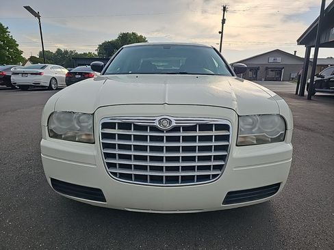 Used 2007 Chrysler 300 RWD image 10