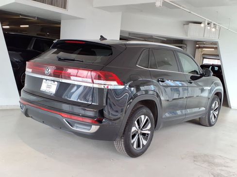 Used 2024 Volkswagen Atlas Cross Sport SE FWD image 4