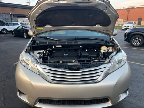 Used 2015 Toyota Sienna LE FWD image 13