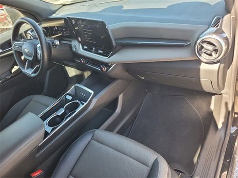 Used 2025 Chevrolet Equinox LT w/ Convenience Package II image 16