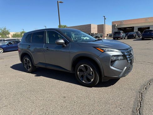 Certified 2025 Nissan Rogue SV FWD image 3