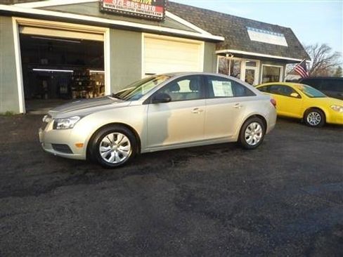Used 2014 Chevrolet Cruze LS image 3