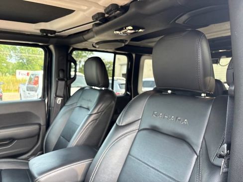 Used 2022 Jeep Wrangler Unlimited Sahara w/ Advanced Safety Group AWD/4WD image 9