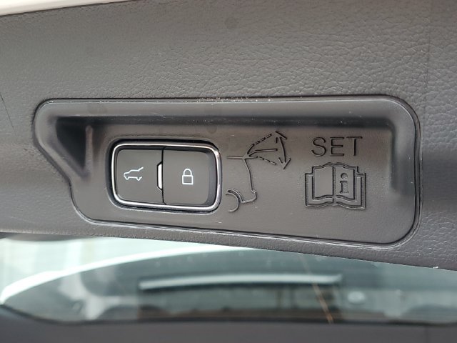 Used 2024 Ford Explorer XLT w/ Equipment Group 202A AWD/4WD image 9