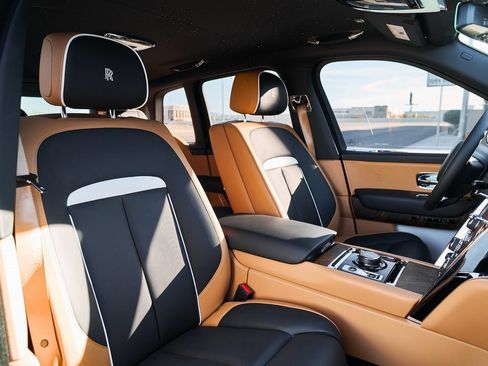 Used 2025 Rolls-Royce Cullinan image 51