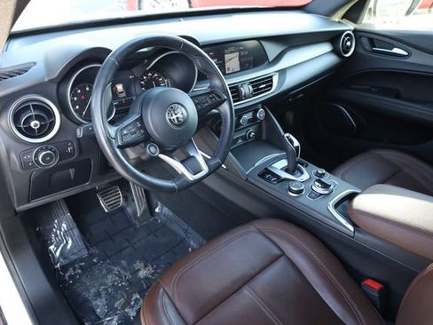 Used 2023 Alfa Romeo Stelvio Ti AWD/4WD image 9