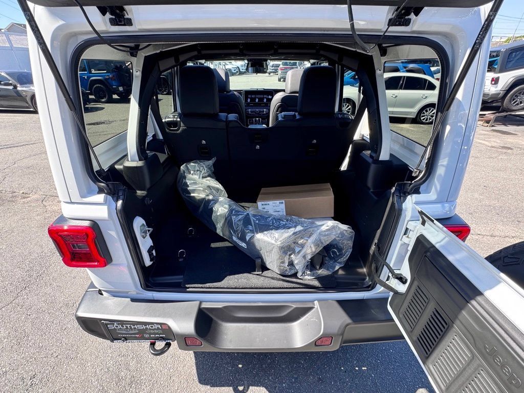 New 2026 Jeep Wrangler Unlimited Sahara AWD/4WD image 7