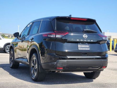 Certified 2025 Nissan Rogue SV FWD image 3