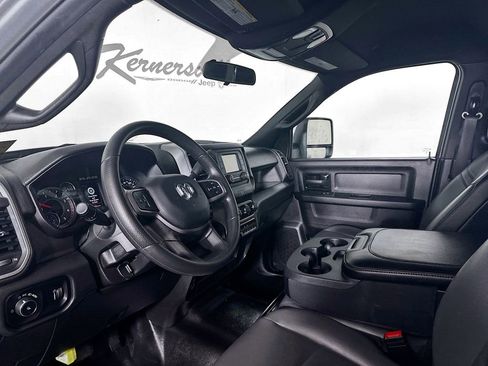 Used 2024 RAM 3500 Tradesman w/ Chrome Appearance Group image 26