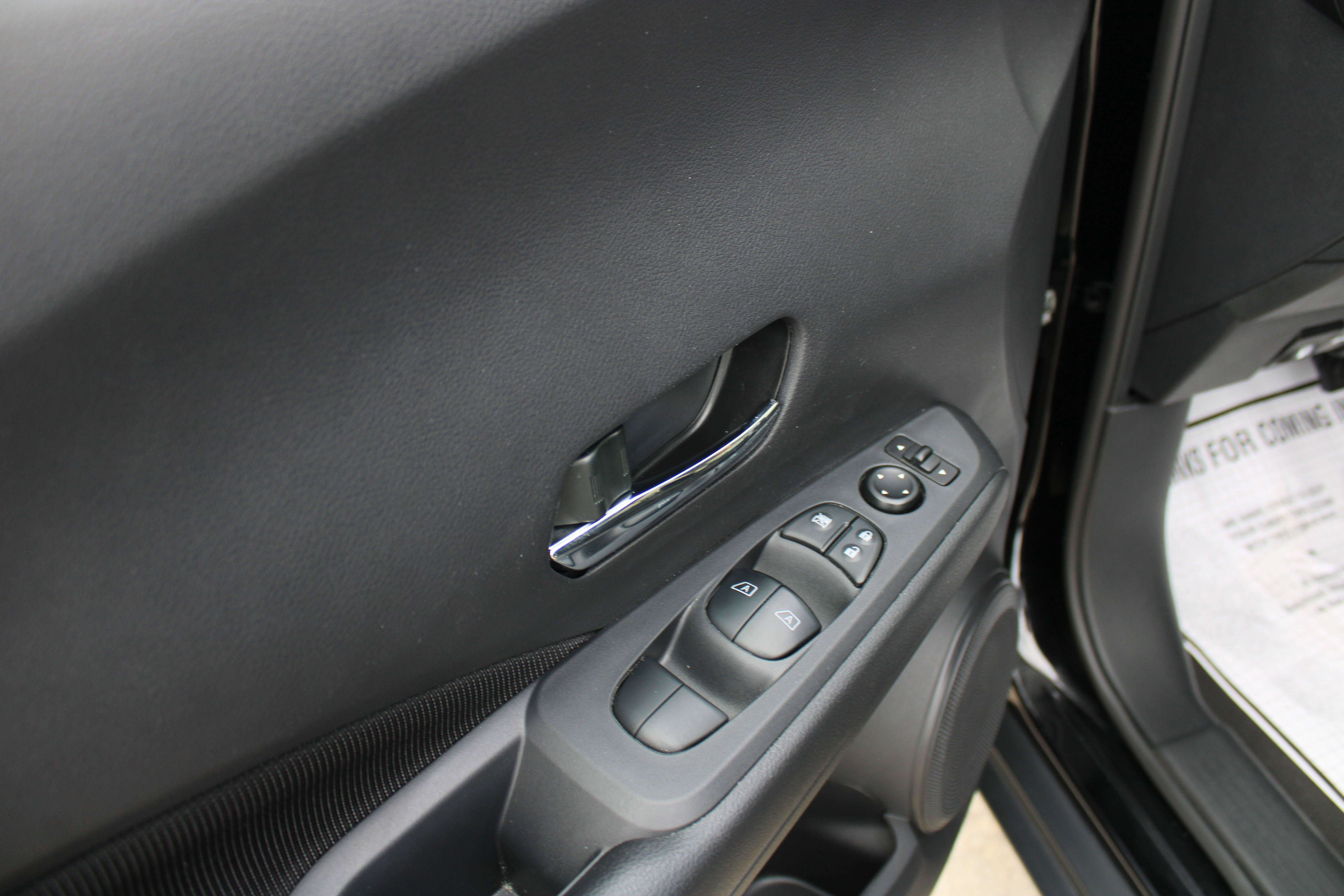 Used 2023 Nissan Kicks SV FWD image 11
