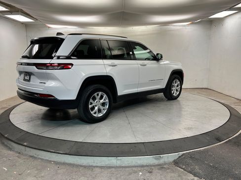 Used 2024 Jeep Grand Cherokee Limited AWD/4WD image 5