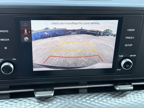 Used 2024 Kia Carnival LX image 21