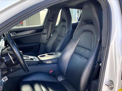 Used 2022 Porsche Panamera image 25