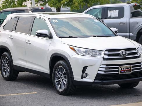 Used 2019 Toyota Highlander XLE AWD/4WD image 25