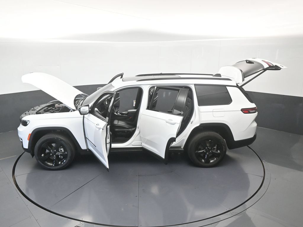 Used 2025 Jeep Grand Cherokee L Limited w/ Black Appearance Package AWD/4WD image 75