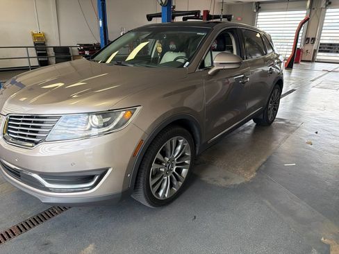 Used 2018 Lincoln MKX Reserve w/ Driver Assistance Package AWD/4WD image 4