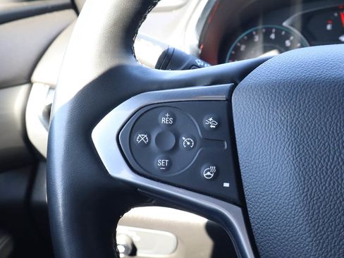 Used 2023 Chevrolet Traverse LT FWD image 30