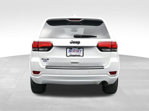 Used 2018 Jeep Grand Cherokee Altitude AWD/4WD image 4
