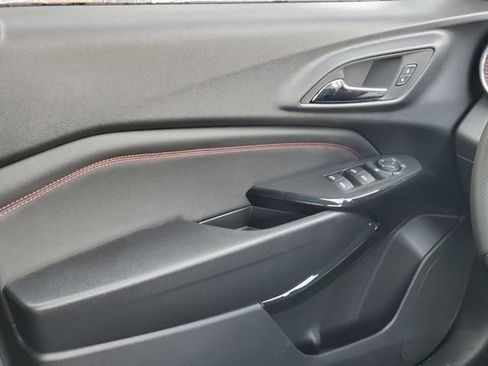 New 2025 Chevrolet Trax RS w/ Sunroof Package image 24